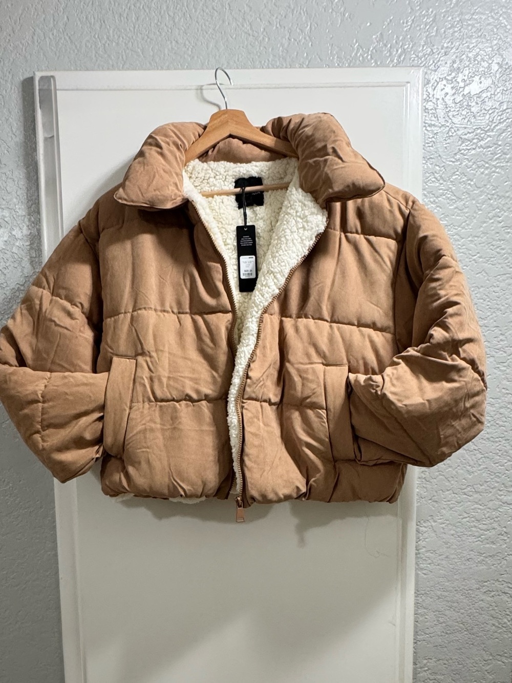 Cropped Camel Puffer Jacket - Picture 2 of 8